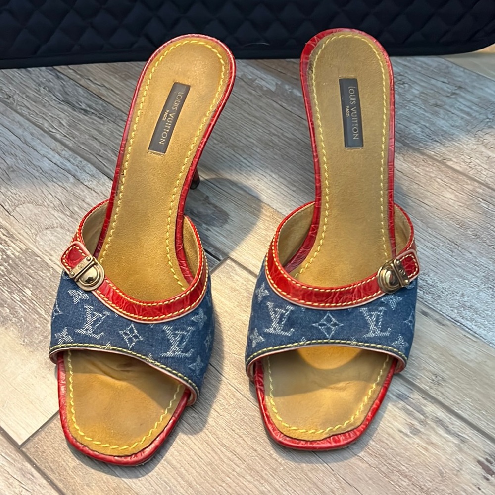 Louis Vuitton monogram Mary James size 7.5